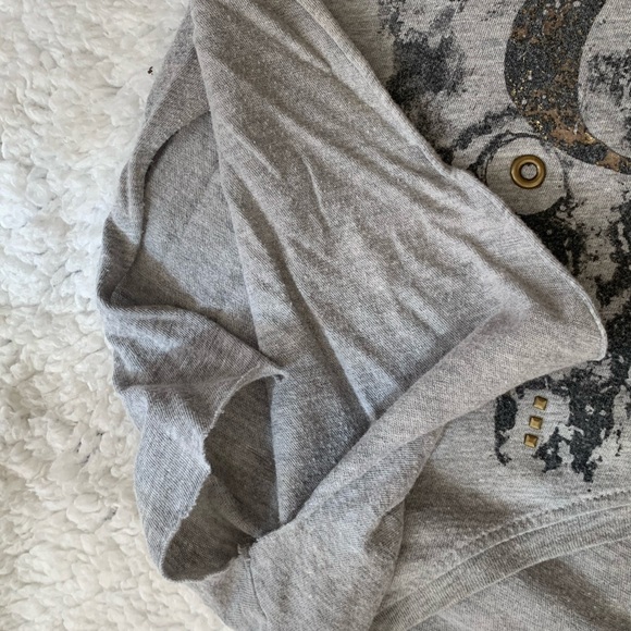 Rock & Republic Gray Embellished Logo Raw Hem T Shirt - Picture 6 of 9